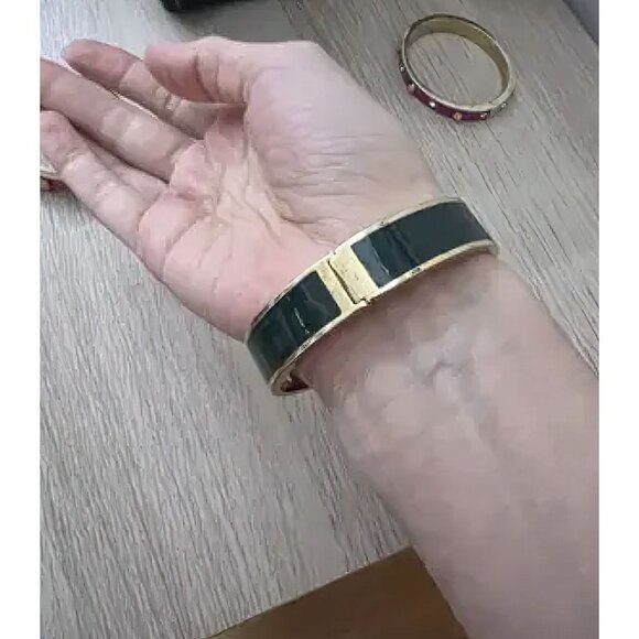 Tory Burch Enameled Kira Logo Hinged Bracelet Gold/ Green OS - Picture 3 of 12